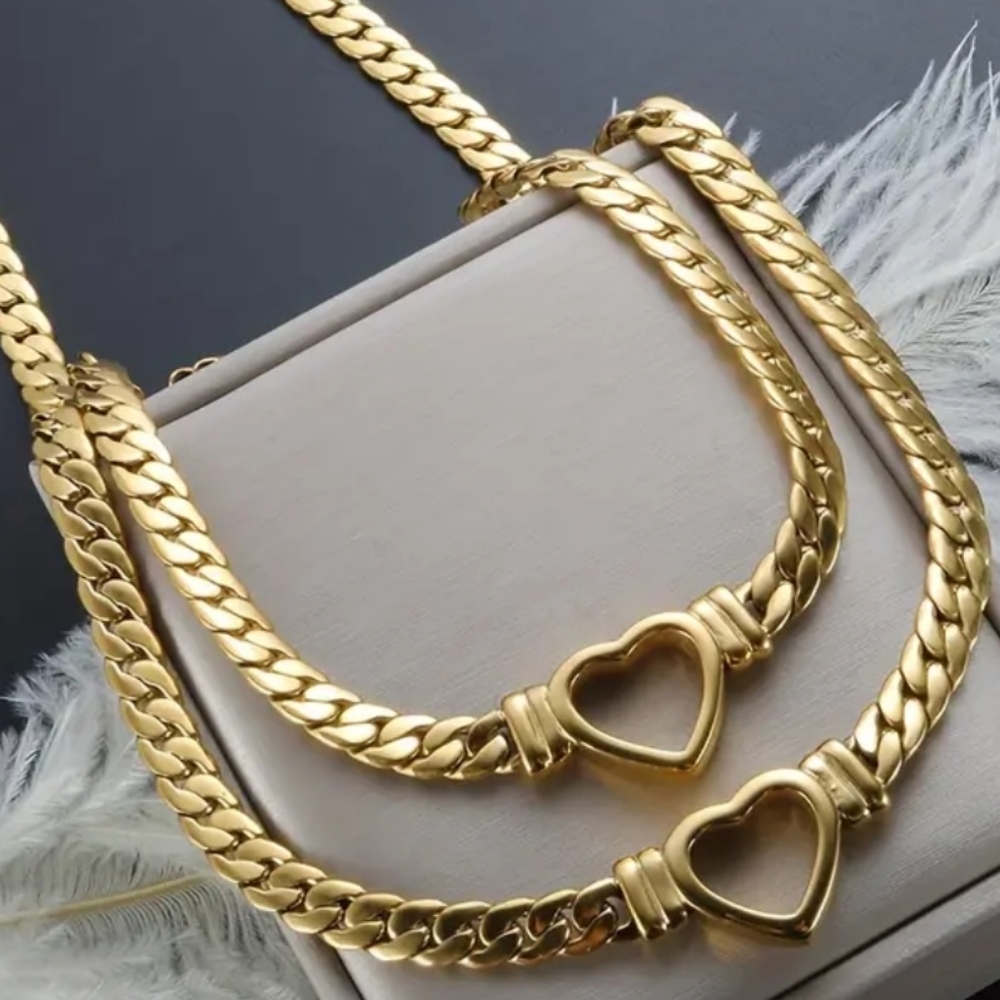 2 Fashion Piece Gold Necklace & Matching Bracelet.